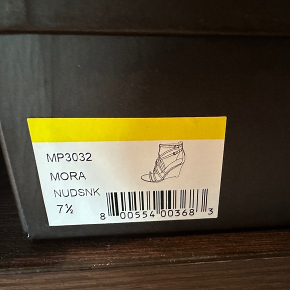 Badgley Mischka Wedge heels - Picture 8 of 8